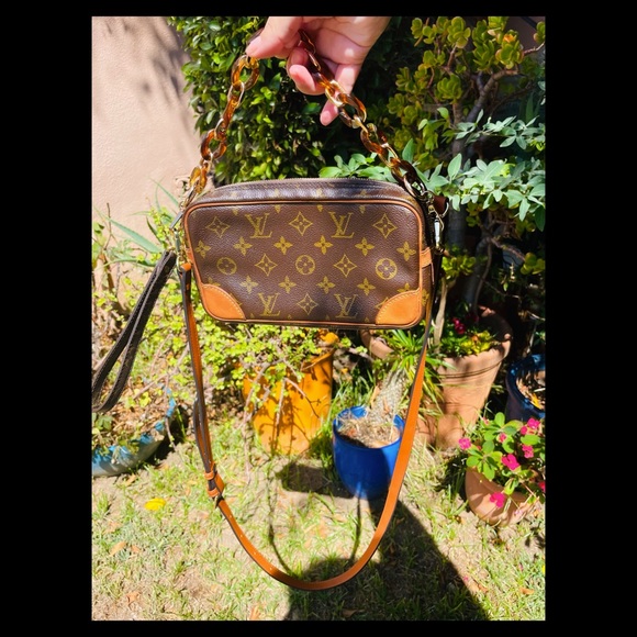 **SOLD**Auth Louis Vuitton Monogram Marly Dragonne PM Clutch/converted Crossbody - Picture 3 of 14